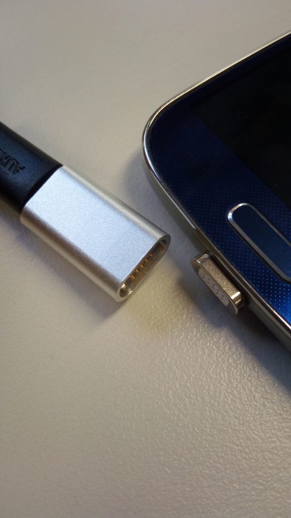 Esorio, Adaptador magnético MicroUSB a MicroUSB