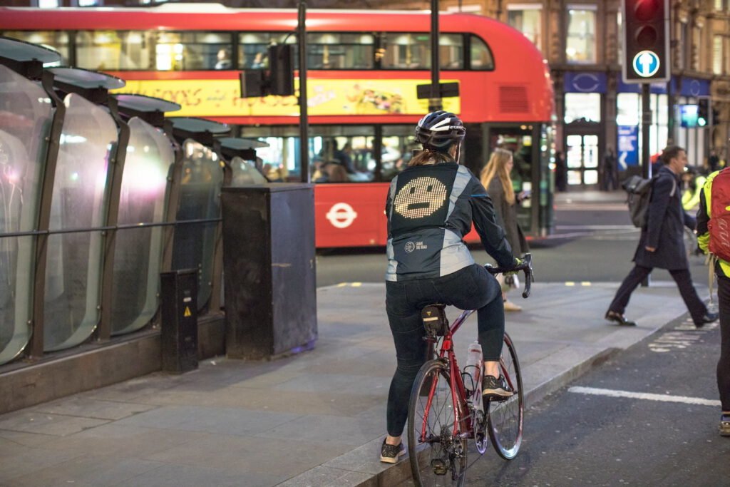 Chaqueta con Emojis para ciclistas